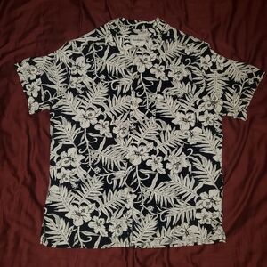 Goodfellow & Co Black and White Floral Casual Button Down Shirt